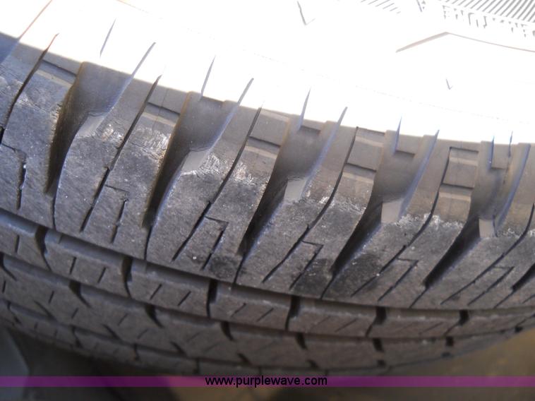 image for item B1870 2004 Cadillac SRX SUV