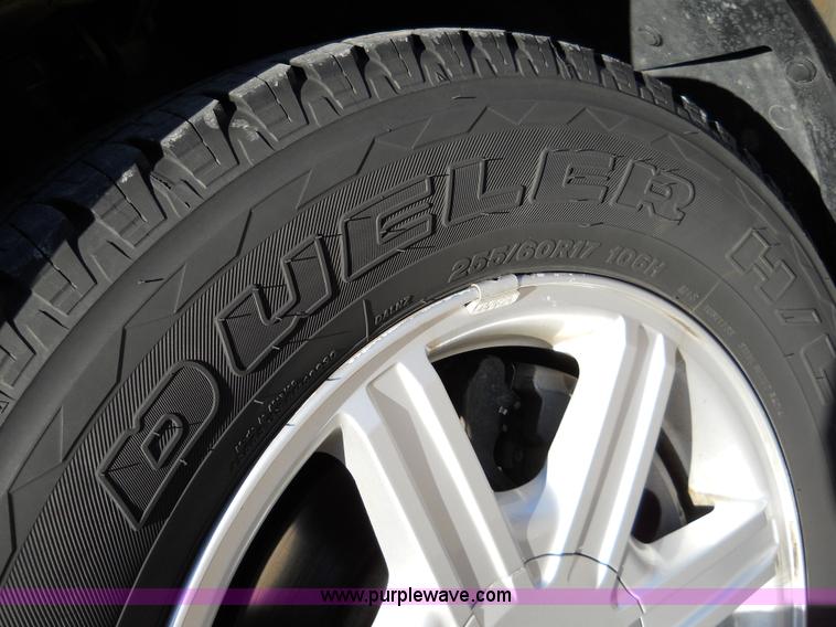 image for item B1870 2004 Cadillac SRX SUV