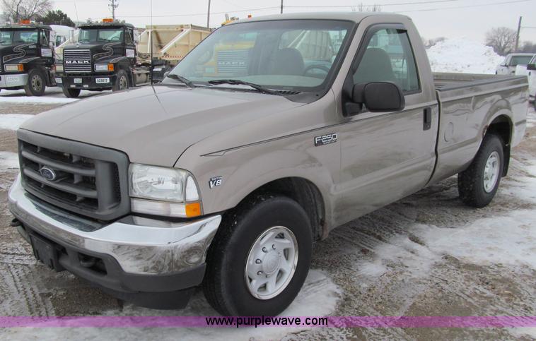 image for item D7170 2002 Ford F250 Super Duty XL pickup truck