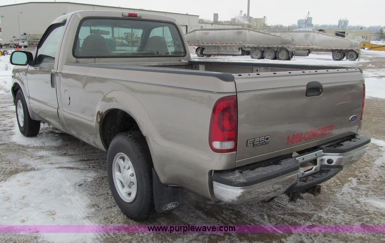 image for item D7170 2002 Ford F250 Super Duty XL pickup truck
