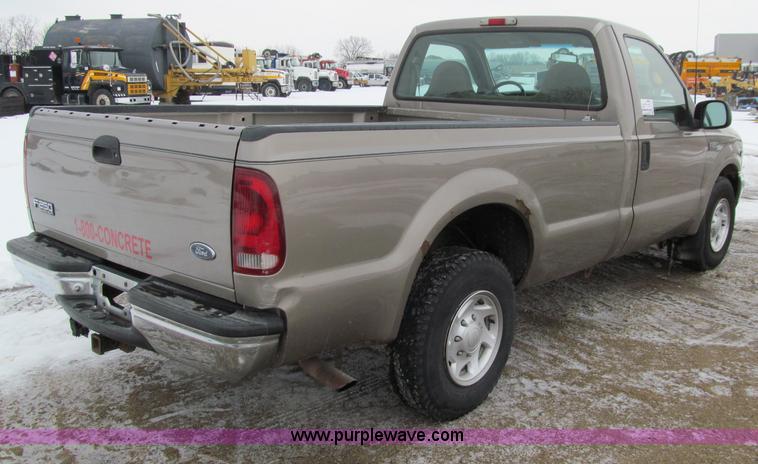 image for item D7170 2002 Ford F250 Super Duty XL pickup truck