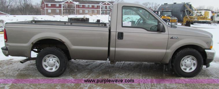 image for item D7170 2002 Ford F250 Super Duty XL pickup truck