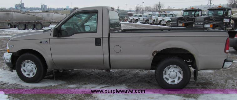 image for item D7170 2002 Ford F250 Super Duty XL pickup truck