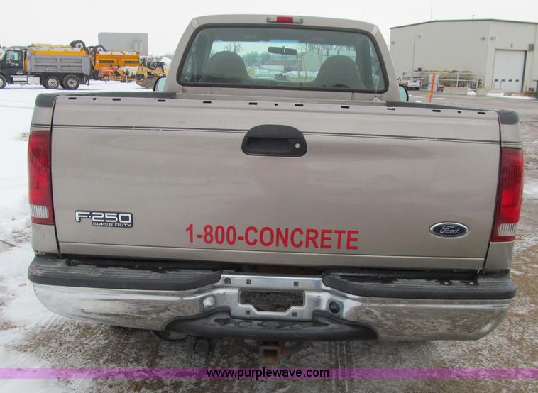 image for item D7170 2002 Ford F250 Super Duty XL pickup truck
