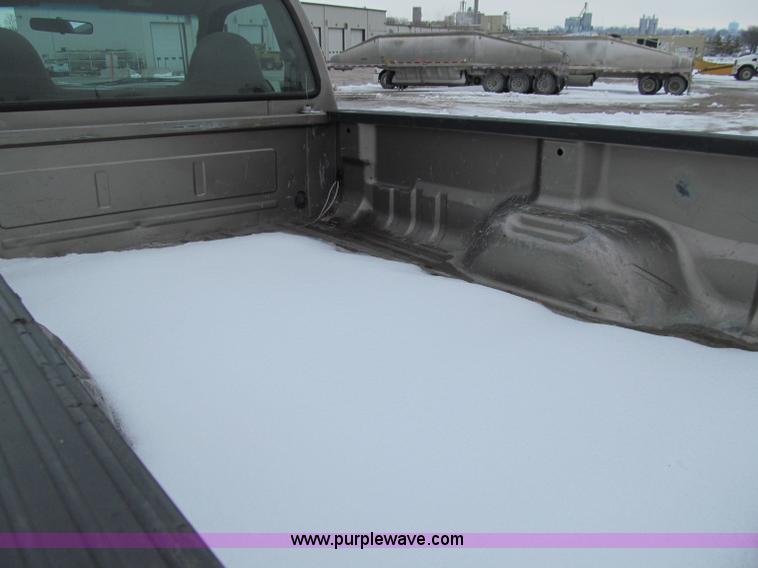 image for item D7170 2002 Ford F250 Super Duty XL pickup truck