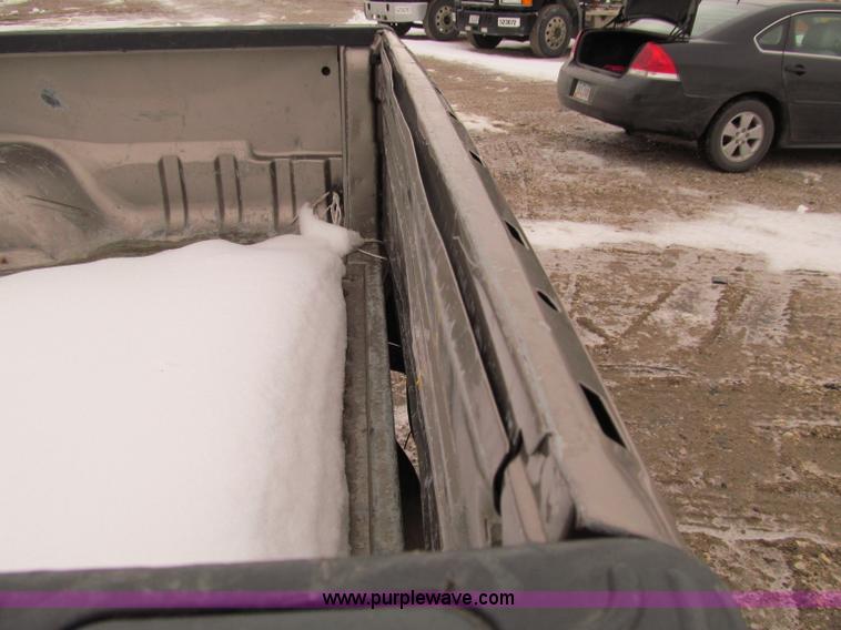 image for item D7170 2002 Ford F250 Super Duty XL pickup truck