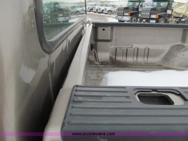 image for item D7170 2002 Ford F250 Super Duty XL pickup truck