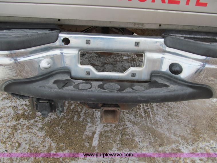 image for item D7170 2002 Ford F250 Super Duty XL pickup truck