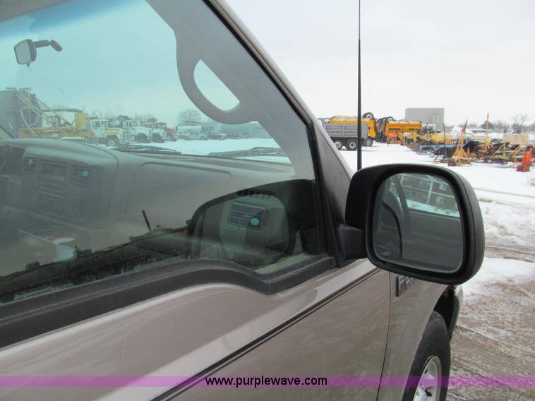 image for item D7170 2002 Ford F250 Super Duty XL pickup truck