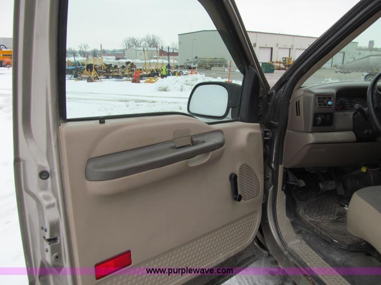 image for item D7170 2002 Ford F250 Super Duty XL pickup truck