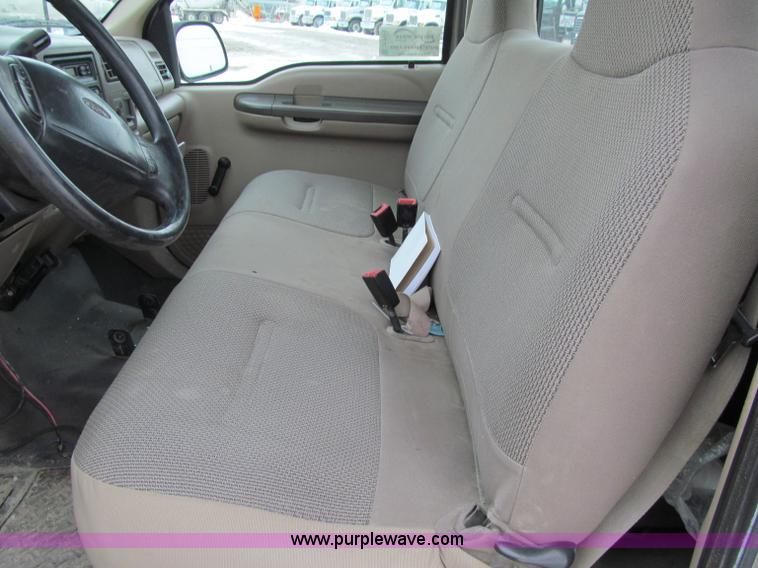 image for item D7170 2002 Ford F250 Super Duty XL pickup truck