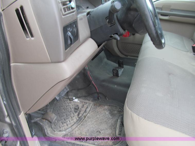 image for item D7170 2002 Ford F250 Super Duty XL pickup truck