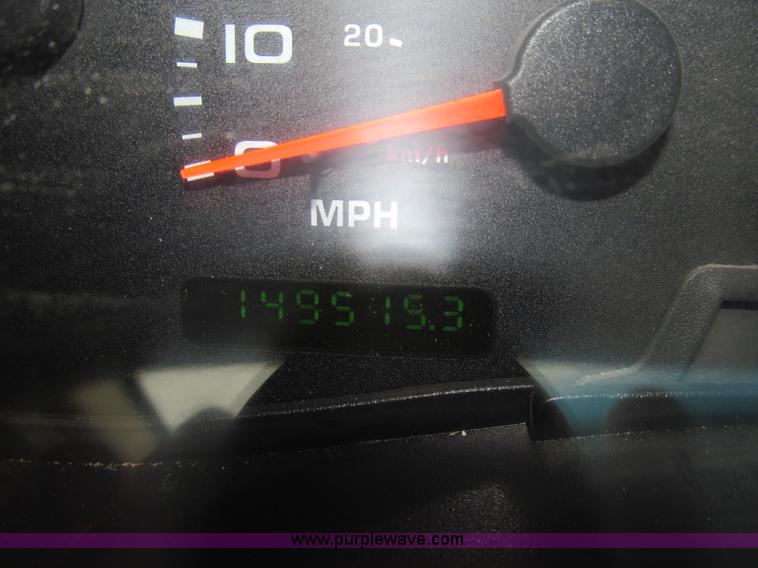 image for item D7170 2002 Ford F250 Super Duty XL pickup truck