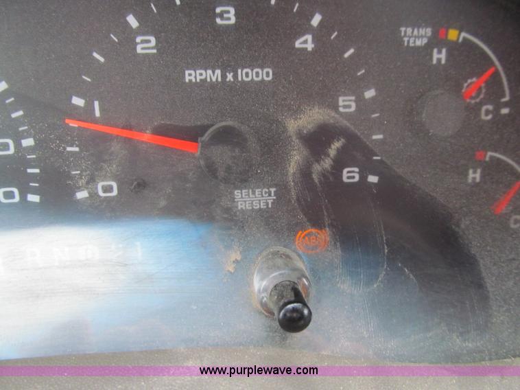 image for item D7170 2002 Ford F250 Super Duty XL pickup truck