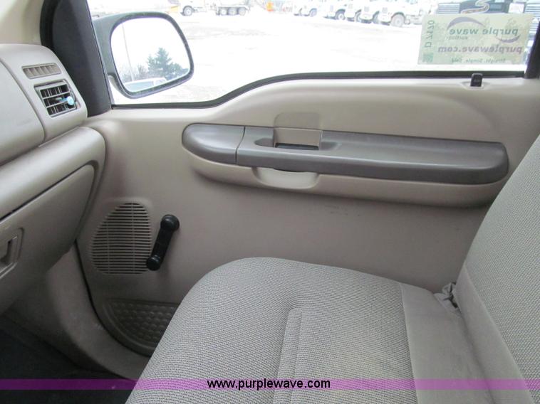 image for item D7170 2002 Ford F250 Super Duty XL pickup truck