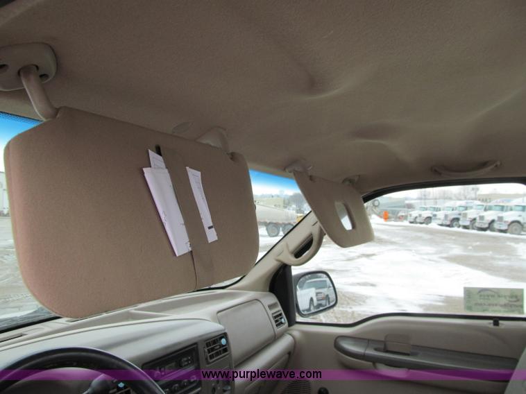 image for item D7170 2002 Ford F250 Super Duty XL pickup truck