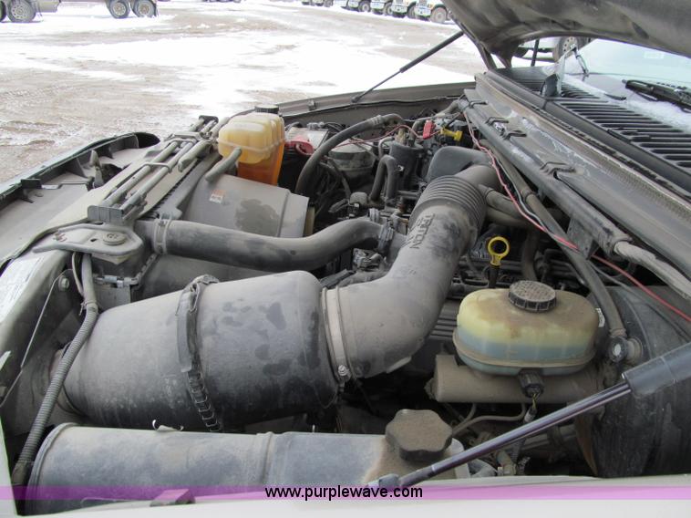 image for item D7170 2002 Ford F250 Super Duty XL pickup truck