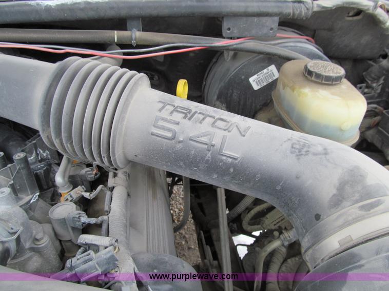 image for item D7170 2002 Ford F250 Super Duty XL pickup truck