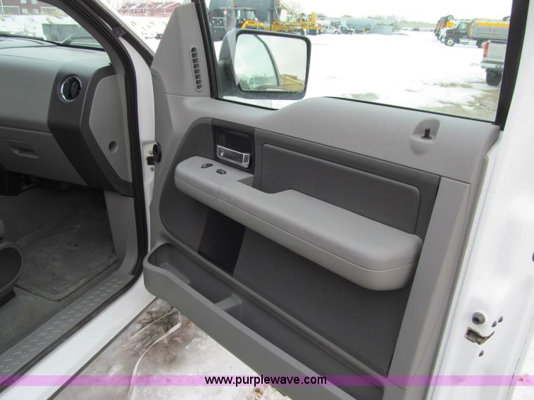 image for item D7171 2006 Ford F150 XLT SuperCab pickup truck