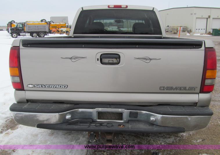 image for item D7172 2000 Chevrolet Silverado 1500 LT Z71 Extended Cab pickup truck