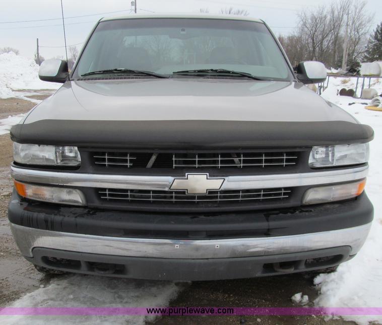 image for item D7172 2000 Chevrolet Silverado 1500 LT Z71 Extended Cab pickup truck