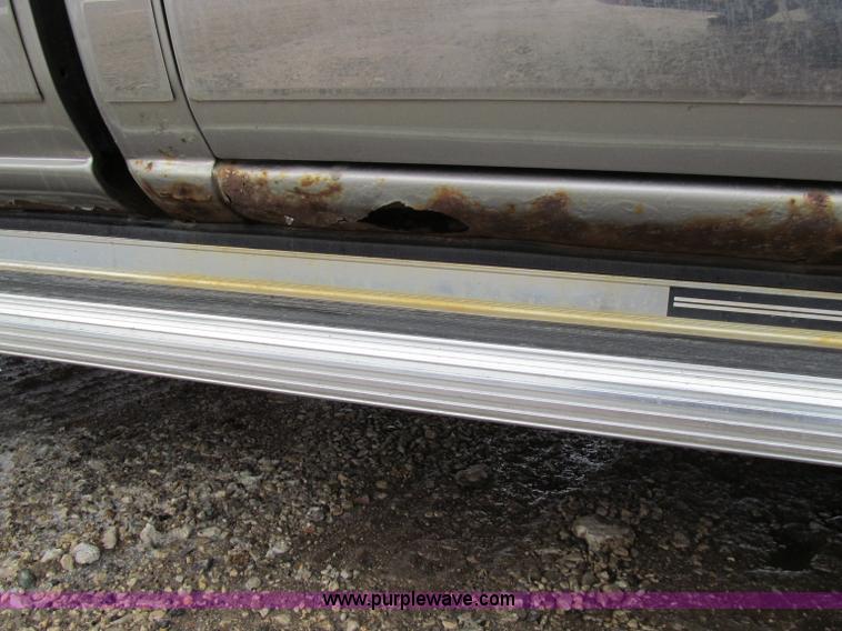 image for item D7172 2000 Chevrolet Silverado 1500 LT Z71 Extended Cab pickup truck