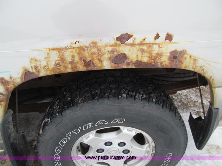 image for item D7172 2000 Chevrolet Silverado 1500 LT Z71 Extended Cab pickup truck