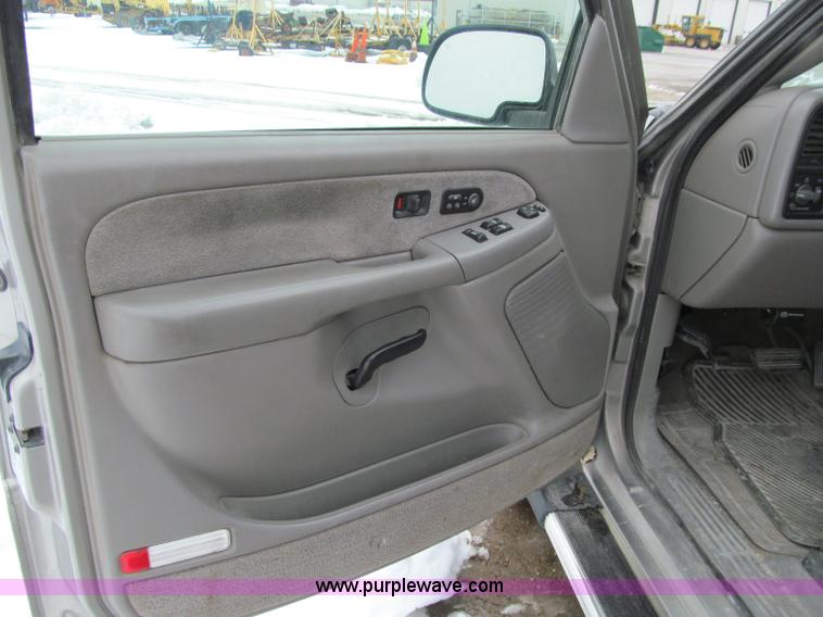 image for item D7172 2000 Chevrolet Silverado 1500 LT Z71 Extended Cab pickup truck