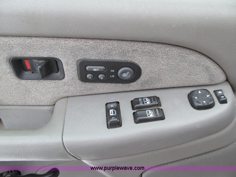 image for item D7172 2000 Chevrolet Silverado 1500 LT Z71 Extended Cab pickup truck