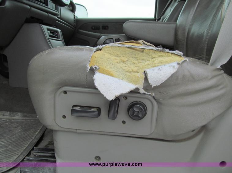 image for item D7172 2000 Chevrolet Silverado 1500 LT Z71 Extended Cab pickup truck