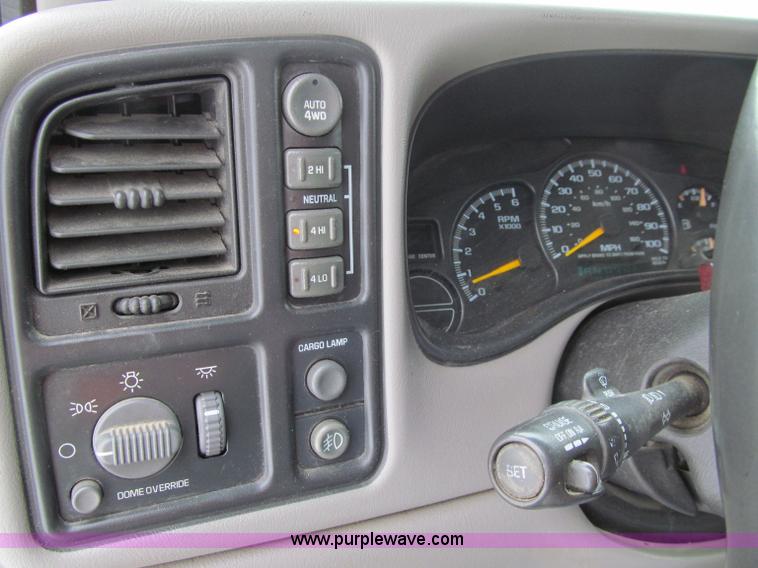 image for item D7172 2000 Chevrolet Silverado 1500 LT Z71 Extended Cab pickup truck