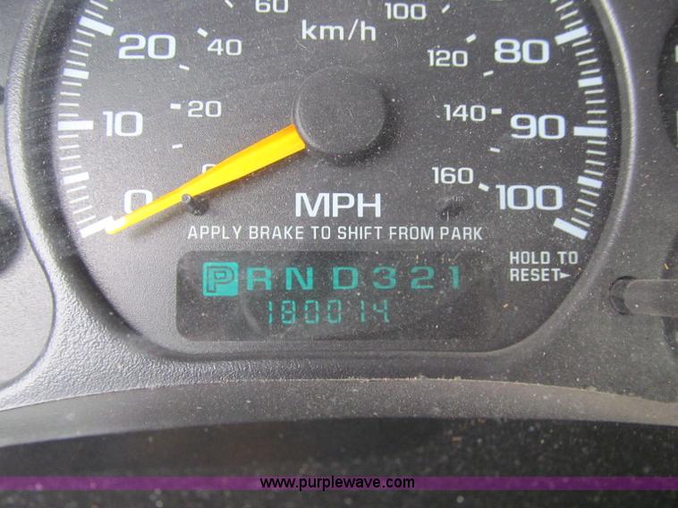 image for item D7172 2000 Chevrolet Silverado 1500 LT Z71 Extended Cab pickup truck