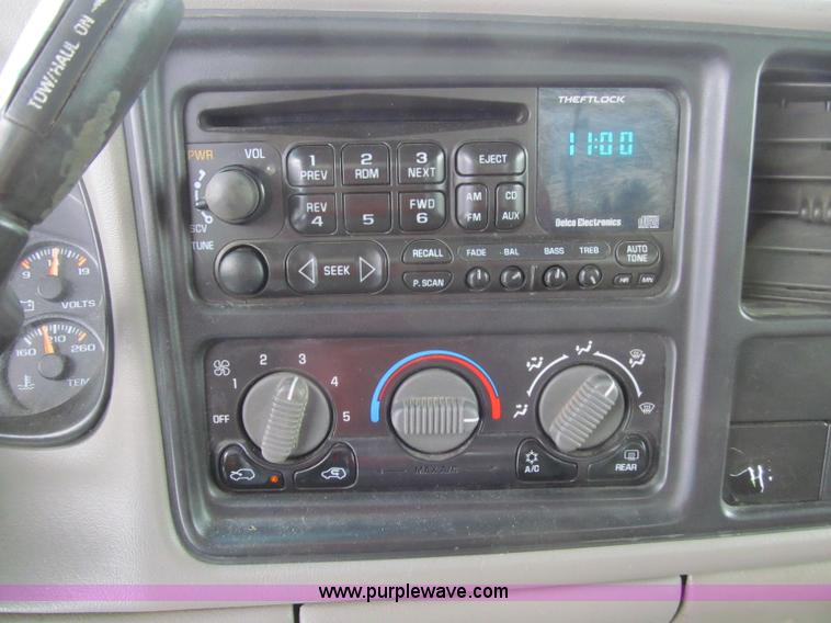 image for item D7172 2000 Chevrolet Silverado 1500 LT Z71 Extended Cab pickup truck