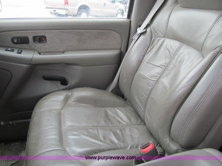 image for item D7172 2000 Chevrolet Silverado 1500 LT Z71 Extended Cab pickup truck