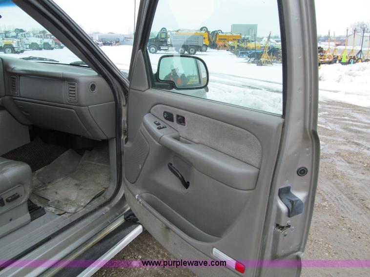 image for item D7172 2000 Chevrolet Silverado 1500 LT Z71 Extended Cab pickup truck