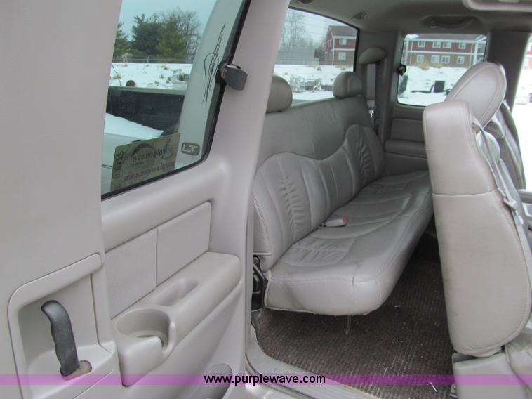 image for item D7172 2000 Chevrolet Silverado 1500 LT Z71 Extended Cab pickup truck