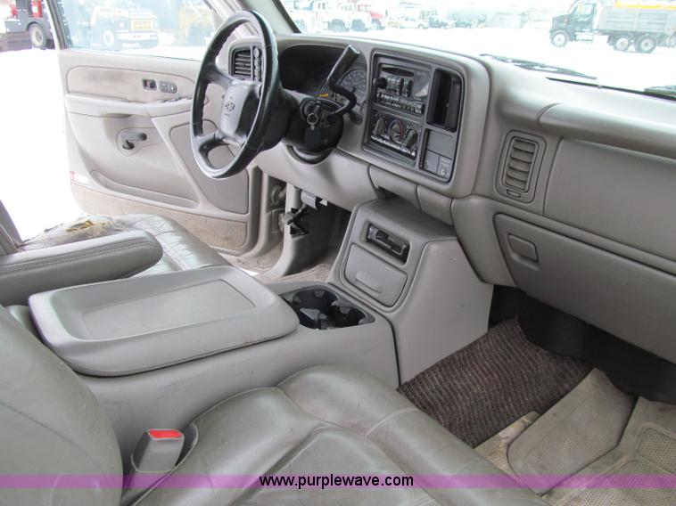 image for item D7172 2000 Chevrolet Silverado 1500 LT Z71 Extended Cab pickup truck