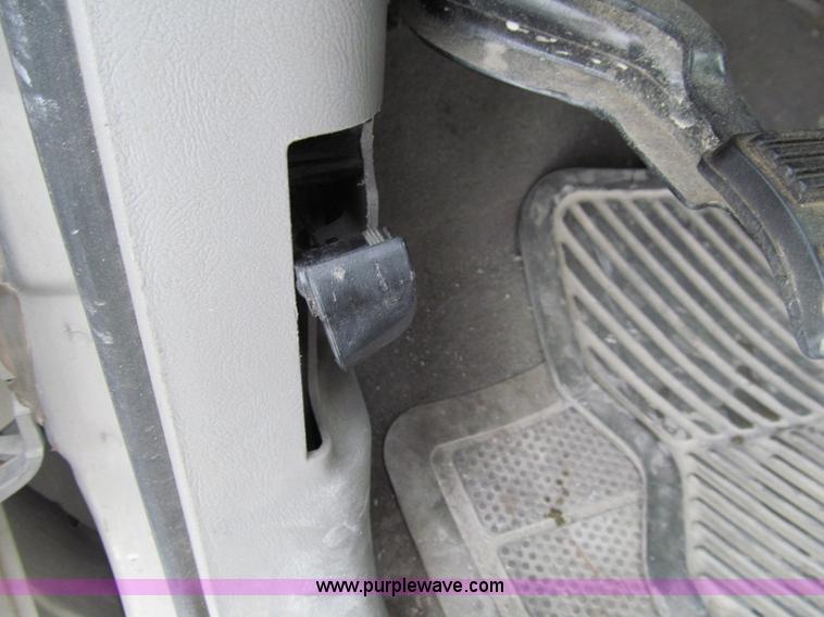 image for item D7172 2000 Chevrolet Silverado 1500 LT Z71 Extended Cab pickup truck