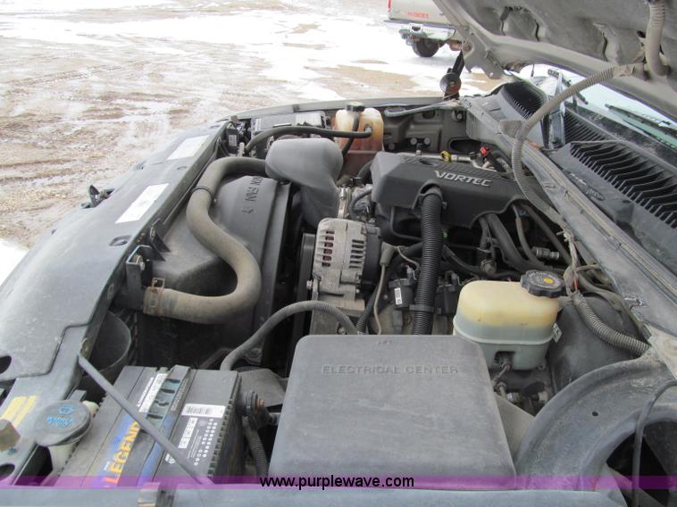 image for item D7172 2000 Chevrolet Silverado 1500 LT Z71 Extended Cab pickup truck