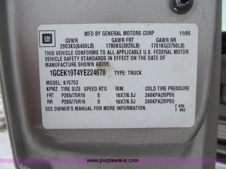 image for item D7172 2000 Chevrolet Silverado 1500 LT Z71 Extended Cab pickup truck