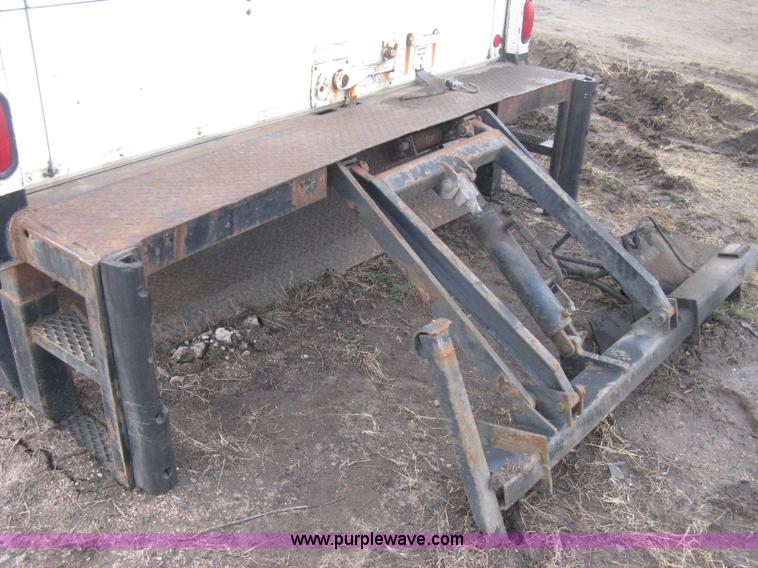 image for item E3125 1999 Morgan cargo truck box