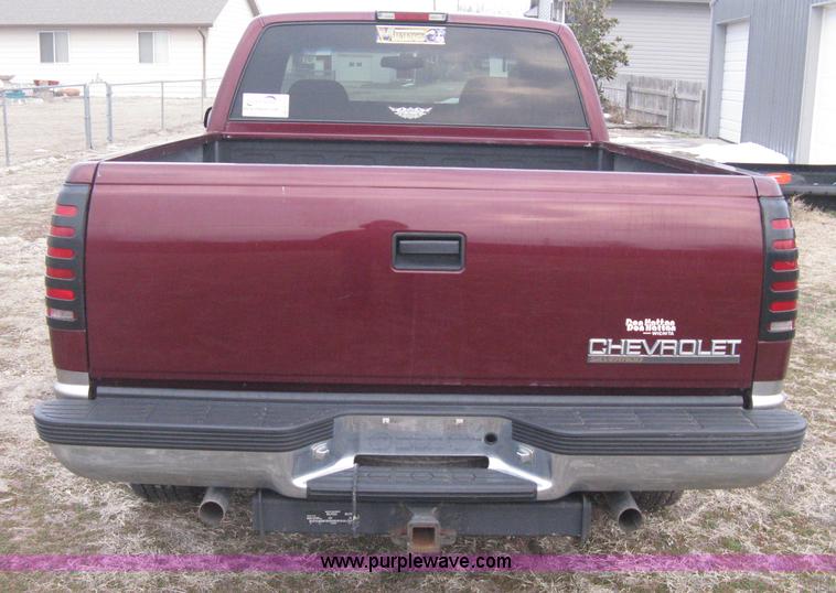 image for item E3126 1998 Chevrolet Silverado 1500 Extended Cab pickup truck