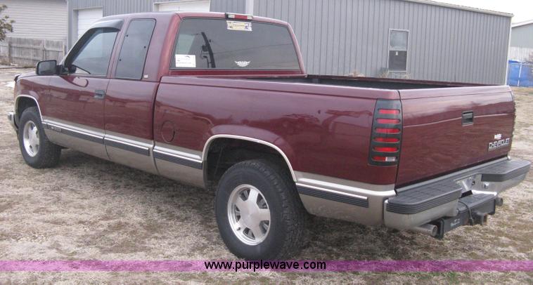 image for item E3126 1998 Chevrolet Silverado 1500 Extended Cab pickup truck
