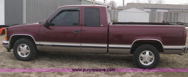 image for item E3126 1998 Chevrolet Silverado 1500 Extended Cab pickup truck