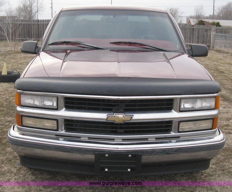 image for item E3126 1998 Chevrolet Silverado 1500 Extended Cab pickup truck