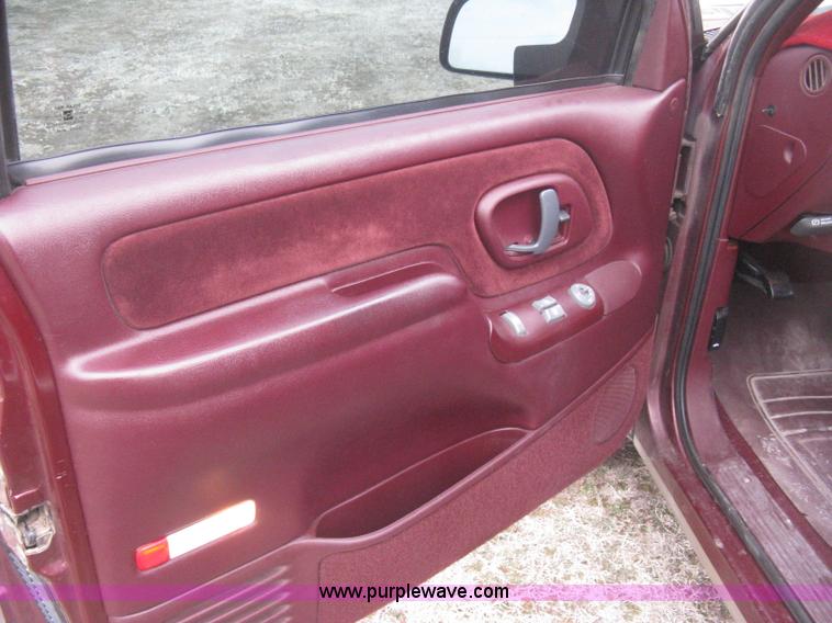 image for item E3126 1998 Chevrolet Silverado 1500 Extended Cab pickup truck