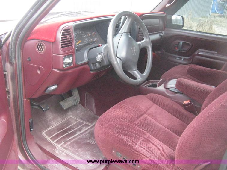 image for item E3126 1998 Chevrolet Silverado 1500 Extended Cab pickup truck