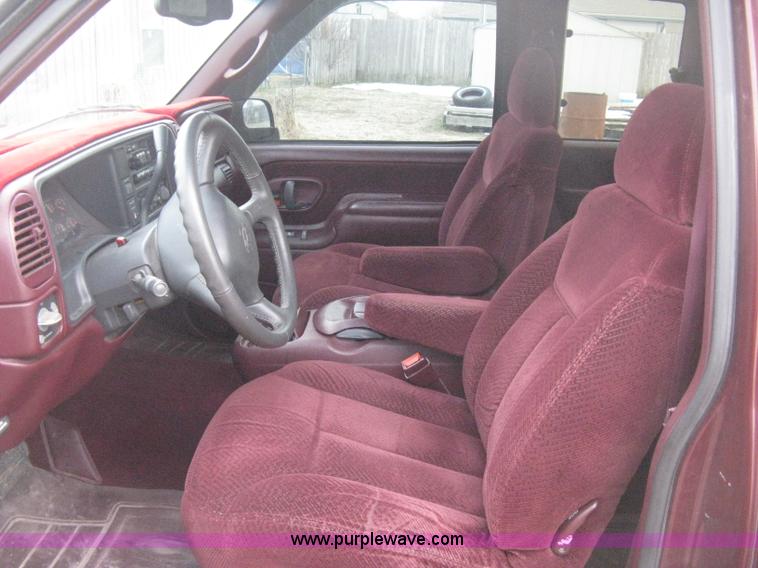 image for item E3126 1998 Chevrolet Silverado 1500 Extended Cab pickup truck