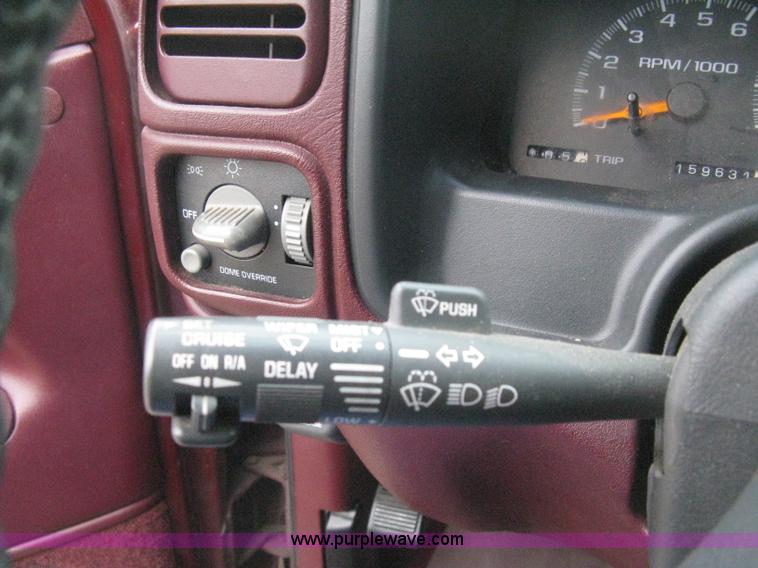 image for item E3126 1998 Chevrolet Silverado 1500 Extended Cab pickup truck