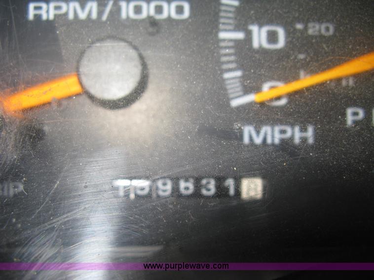 image for item E3126 1998 Chevrolet Silverado 1500 Extended Cab pickup truck